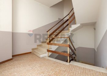 Scale - Casa semi indipendente VIA MATTEOTTI
 
19, Castronno - foto 11