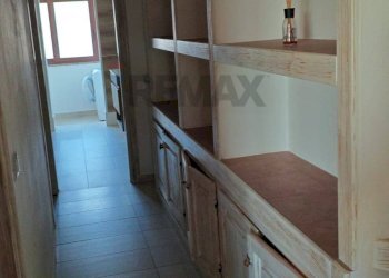 Hall / corridoio - Trilocale VIA G. CESARACCIO
 
12, La Maddalena - foto 4