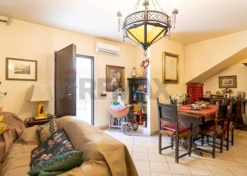 Sala da pranzo - Casa indipendente Via Carrubbazza
 
1, Lentini - foto 5