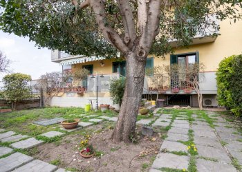 Giardino - Casa indipendente Via Carrubbazza
 
1, Lentini - foto 51