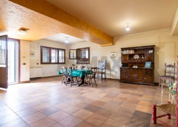 Sala da pranzo - Casa indipendente Via Carrubbazza
 
1, Lentini - foto 82