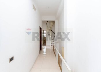 Hall / corridoio - Trilocale Via Luigi Pirandello
 
13, Tremestieri Etneo - foto 14