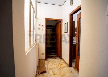 Hall / corridoio - Casa indipendente Via Brenta
 
27, Paterno - foto 4