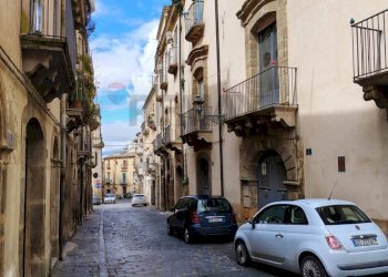 Edificio all\'aperto - Quadrilocale Via Romano
 
16, Caltagirone - foto 2