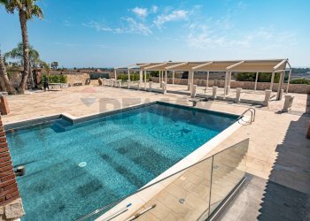 Piscina - Villa Via Della Fresia
 
16, Catania - foto 11