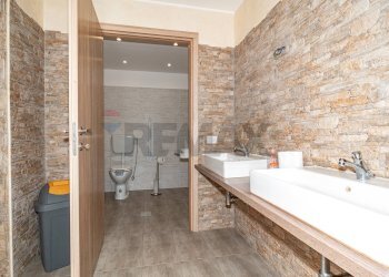 Bagno - Villa Via Della Fresia
 
16, Catania - foto 22