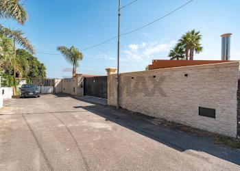 Terrazza - Villa Via Della Fresia
 
16, Catania - foto 25