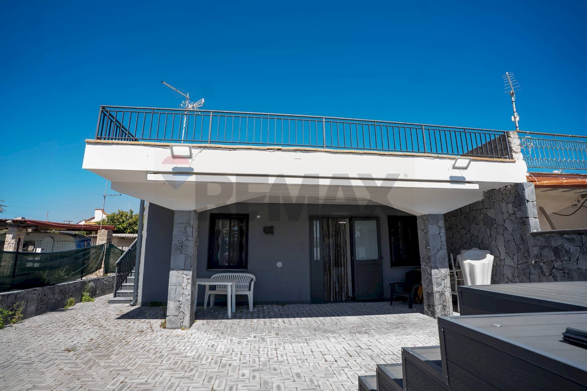 Casa all\'aperto - Villa Viale Azzurro/C.da Agnone Marina
 
27, Augusta - foto 1