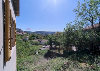 Vista delle montagne - Casa indipendente Via dei Vergottini
 
19, Trieste - foto 3