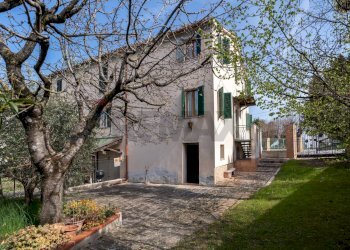 Casa all\'aperto - Casa semi indipendente Via Giacomo Matteotti
 
183, Cupramontana - foto 1
