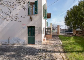 Casa all\'aperto - Casa semi indipendente Via Giacomo Matteotti
 
183, Cupramontana - foto 37