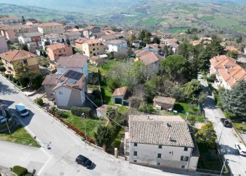 Vista delle montagne - Casa semi indipendente Via Giacomo Matteotti
 
183, Cupramontana - foto 50