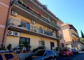 Edificio all\'aperto - Four-room apartment VIA AMEDEO GIUSTINI
 
12, Castelnuovo di Porto - photo 1