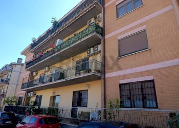 Edificio all\'aperto - Four-room apartment VIA AMEDEO GIUSTINI
 
12, Castelnuovo di Porto - photo 3
