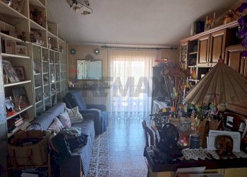 Soggiorno - Four-room apartment VIA AMEDEO GIUSTINI
 
12, Castelnuovo di Porto - photo 15