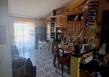 Sala da pranzo - Four-room apartment VIA AMEDEO GIUSTINI
 
12, Castelnuovo di Porto - photo 20