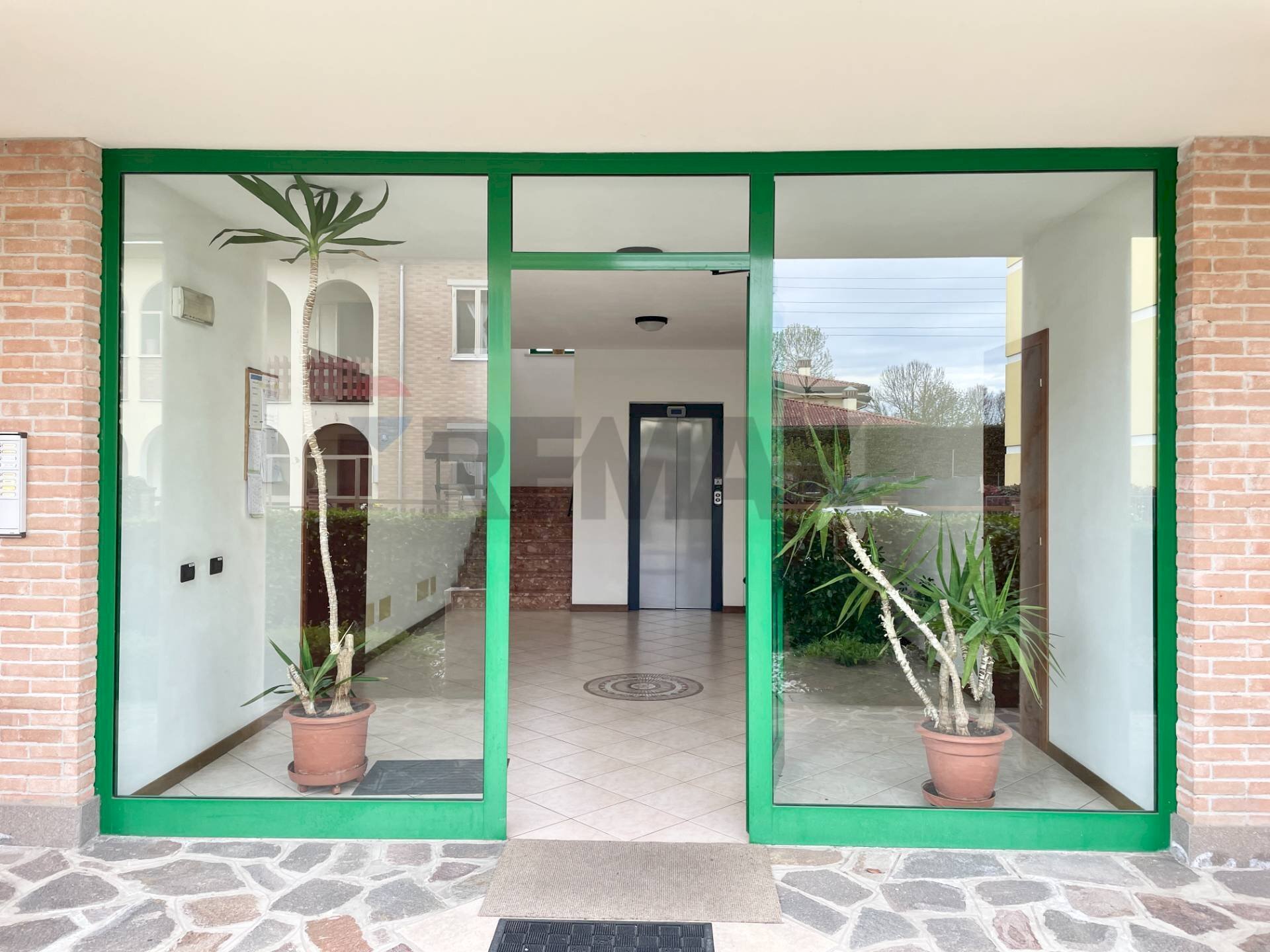 Ingresso condominiale - Appartamento VIA PRIMA LEGA CONTADINA
 
2/2, Suzzara - foto 3