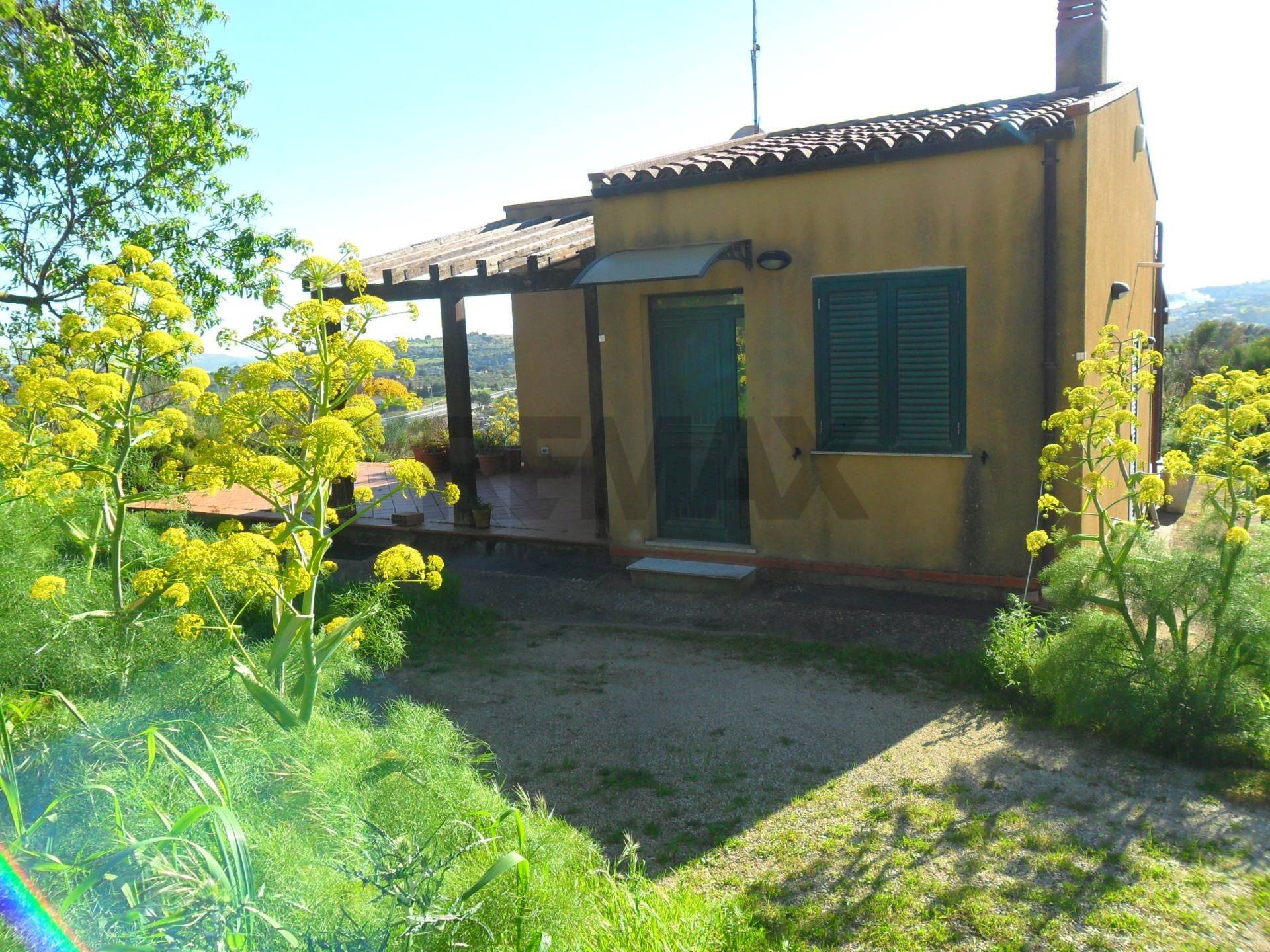 Casa all\'aperto - Villa Via Due Fontane
 
122, Caltanissetta - foto 1