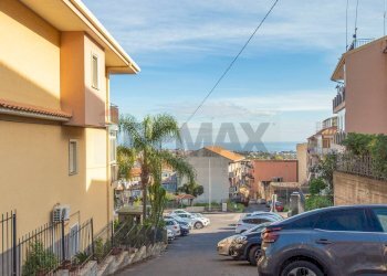 Edificio all\'aperto - Appartamento Via Ignazio Urso
 
11, Aci Catena - foto 4