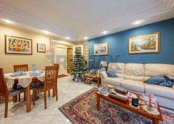Sala da pranzo - Appartamento Via Ignazio Urso
 
11, Aci Catena - foto 12