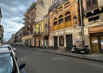 Edificio all\'aperto - Attività Commerciale Via Garibaldi
284, Catania - foto 2