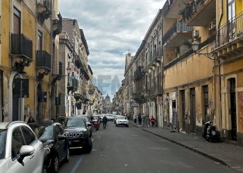 Edificio all\'aperto - Attività Commerciale Via Garibaldi
284, Catania - foto 3