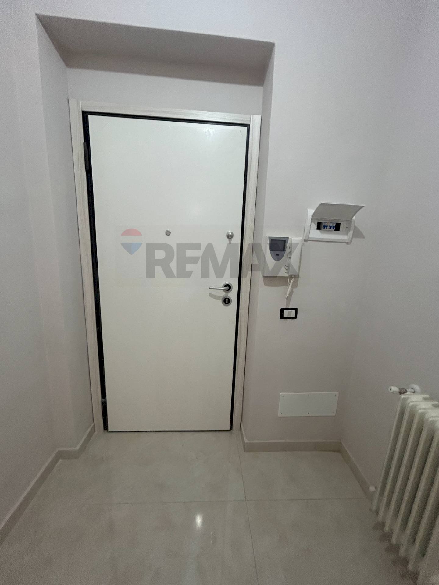 Hall / corridoio - Apartment Via Calabria
 
38, Caltanissetta - photo 3