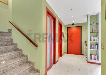 Scala piano superiore - Casa semi indipendente VIA ALDO MORO
 
1, Settala - foto 14