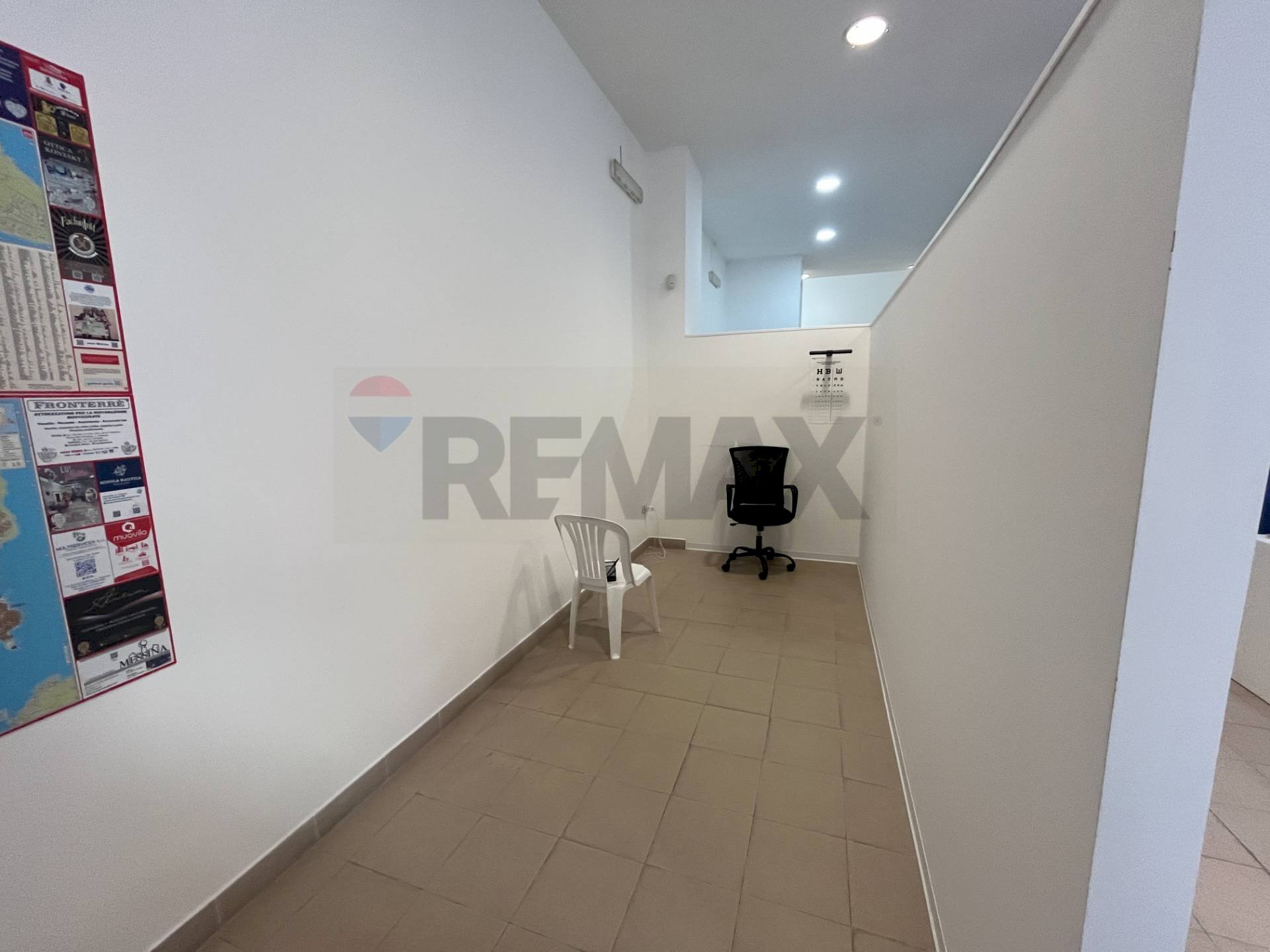 Hall / corridoio - Commercial Activity VIA ESCHILO
 
8, Siracusa - photo 2