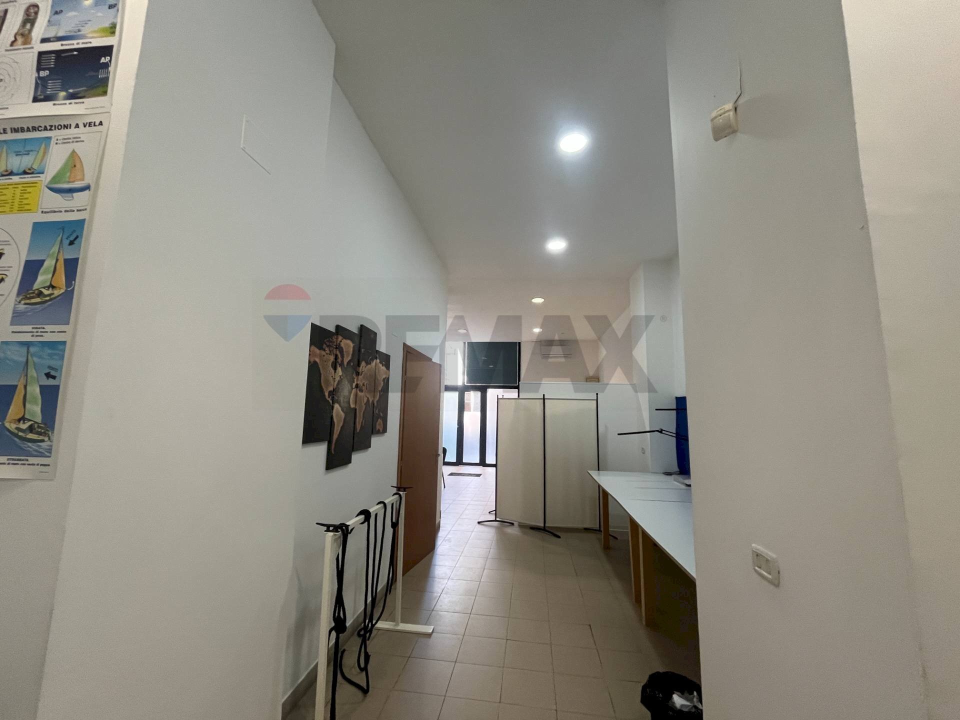 Hall / corridoio - Commercial Activity VIA ESCHILO
 
8, Siracusa - photo 3