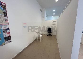 Hall / corridoio - Commercial Activity VIA ESCHILO
 
8, Siracusa - photo 2