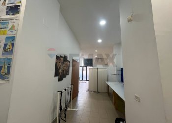 Hall / corridoio - Commercial Activity VIA ESCHILO
 
8, Siracusa - photo 3