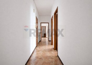 Hall / corridoio - Four-room apartment Via Rusca
 
37, Savona - photo 4