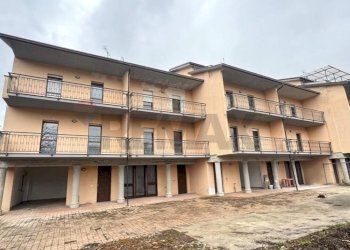 Edificio all\'aperto - Villa a Schiera via Collettara, Scoppito - foto 1