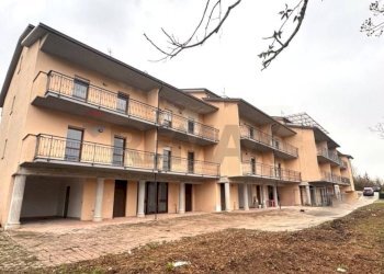 Edificio all\'aperto - Villa a Schiera via Collettara, Scoppito - foto 2