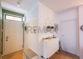 Hall / corridoio - Four-room apartment Curno - photo 48