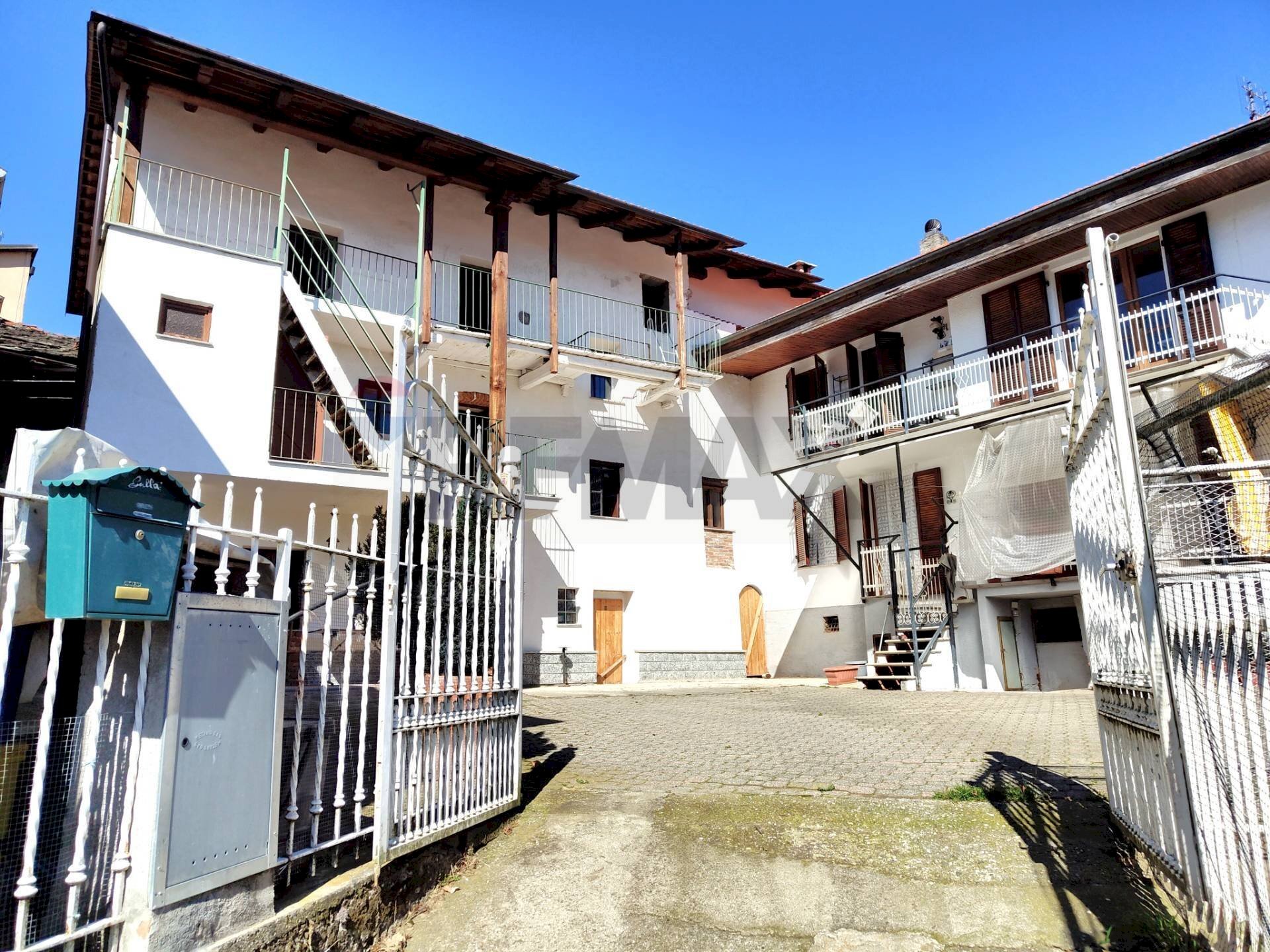 Edificio all\'aperto - Casa semi indipendente via villa, San Colombano Belmonte - foto 1
