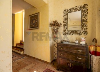 Hall / corridoio - Casa semi indipendente Frazione San Giovanni
 
13, Fabriano - foto 3