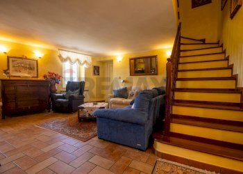 Scale - Casa semi indipendente Frazione San Giovanni
 
13, Fabriano - foto 5