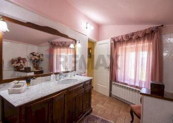 Bagno - Casa semi indipendente Frazione San Giovanni
 
13, Fabriano - foto 11