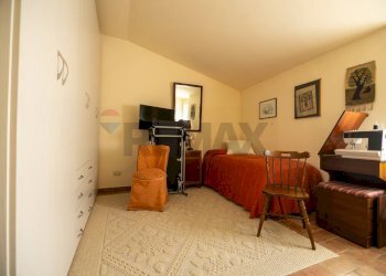 Camera / camera da letto - Casa semi indipendente Frazione San Giovanni
 
13, Fabriano - foto 19