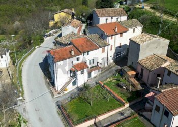 Casa all\'aperto - Casa semi indipendente Frazione San Giovanni
 
13, Fabriano - foto 28