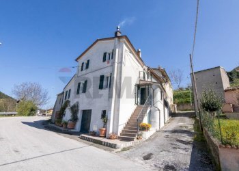 Casa all\'aperto - Casa semi indipendente Frazione San Giovanni
 
13, Fabriano - foto 29