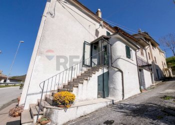 Casa all\'aperto - Casa semi indipendente Frazione San Giovanni
 
13, Fabriano - foto 30