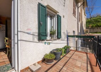 Balcone - Casa semi indipendente Frazione San Giovanni
 
13, Fabriano - foto 32