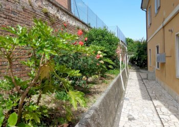 Giardino - Trilocale Via Bruno Buozzi
 
10, Falconara Marittima - foto 29