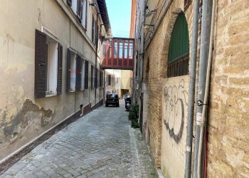 Edificio all\'aperto - Locale Commerciale Via Oberdan
 
7, Ancona - foto 19