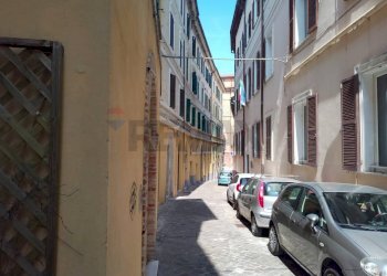 Edificio all\'aperto - Locale Commerciale Via Oberdan
 
7, Ancona - foto 20