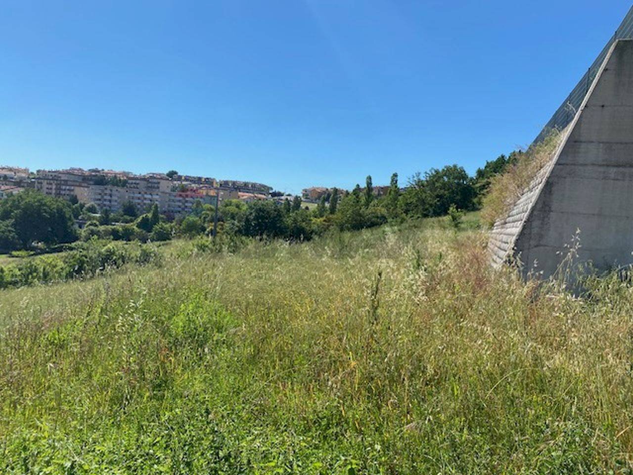 Vista delle montagne - Terreno edificabile Ippolito Nievo, Osimo - foto 2