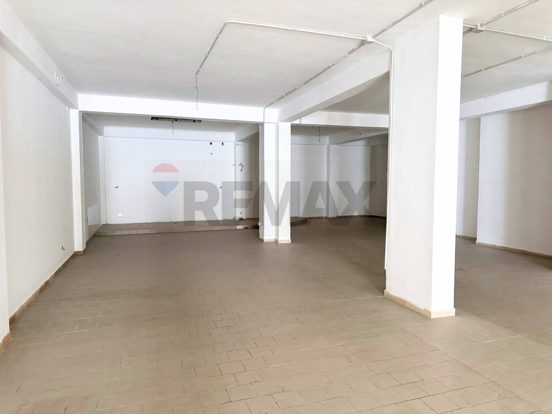 Locale - Commercial Premises Viale Cristoforo Colombo
 
24, Foggia - photo 2